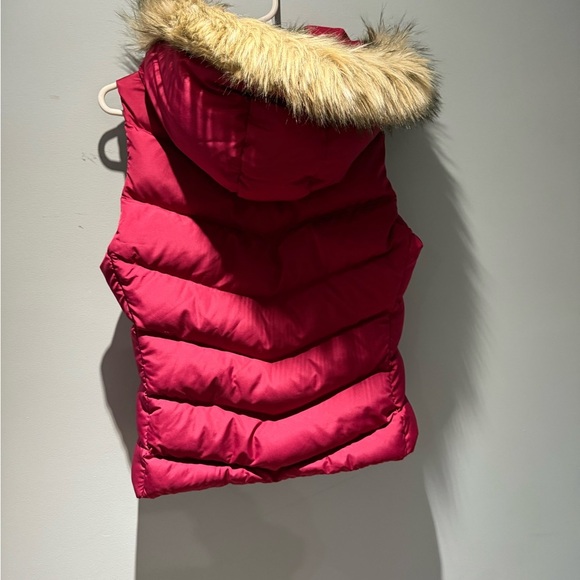 GAP Fuchsia Puffer Vest with Faux Fur Trim - Picture 4 of 5